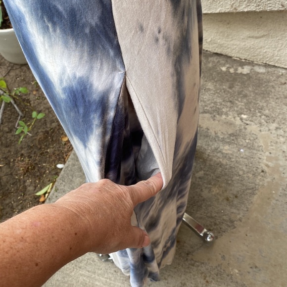 Final Touch gorgeous tie dye stretchy dress from luxury boutique in Laguna - Picture 6 of 14